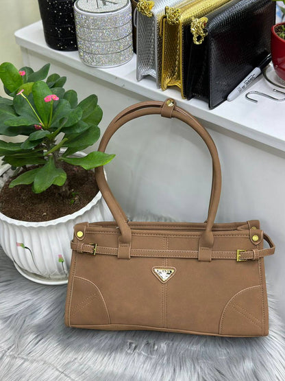 Prada
New
100 dhs🪙🌨️

Zain244
♥️♥️♥️
