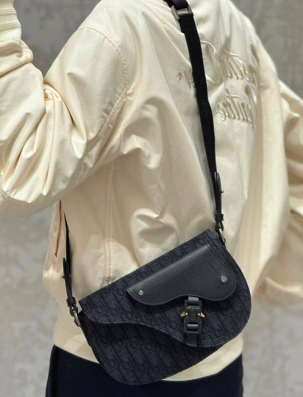 Dior
100 dhs✅
High-quality with box

Zain35
♥️♥️♥️