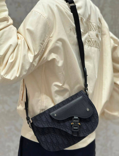 Dior
100 dhs✅
High-quality with box

Zain35
♥️♥️♥️
