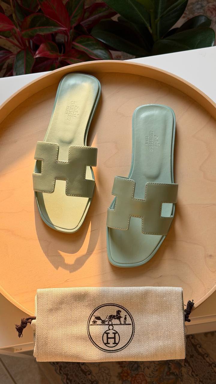 Hermes

Available

Master quality 
Size: 36 to 41 

430 dhs🇦🇪🇦🇪

Zain318
♥️♥️♥️