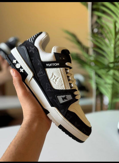 LV
Trainers Sneakers 
New Arrived 
Size 36 to 41
140 dhs🪙🌨️
Very good quality ✅

Zain21
♥️♥️♥️