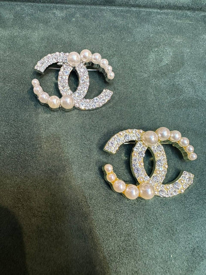 New arrival branded Brooches 

30 dhs🪙🌨️
40 dhs🪙🌨️

pc with branded box and paper bag🎁🎁🎁

Zain243
♥️♥️♥️