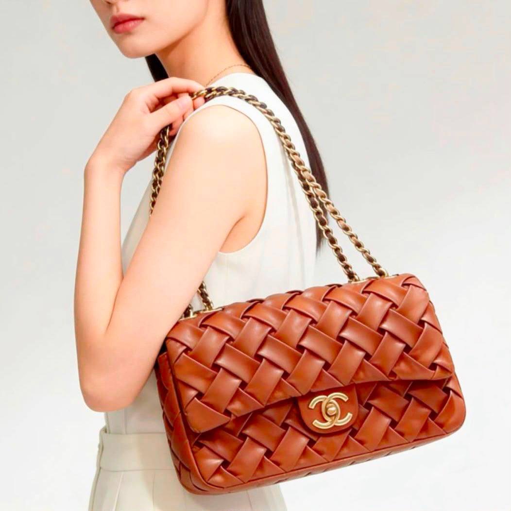 CHANEL
 COPY ONE 
 WITH BOX 
150 dhs✅

Zain295
♥️♥️♥️