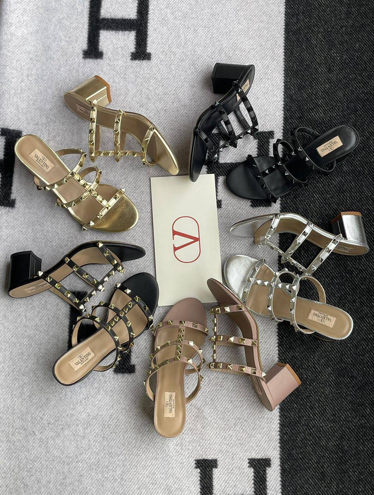 Valentino
SuperMaster Quality 💯
450 dhs🌺
Size:36-41💥

Zain171
♥️♥️♥️