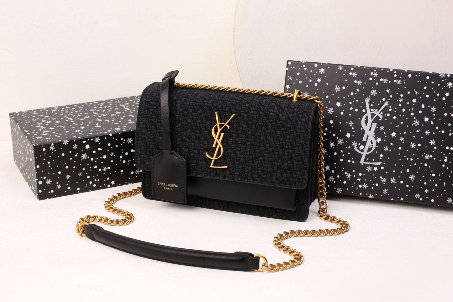 YSL 
RESTOCK GOOD QUALITY 

WITH BOX 
🎁🎁🎁

110 dhs❣️

Zain39
♥️♥️♥️