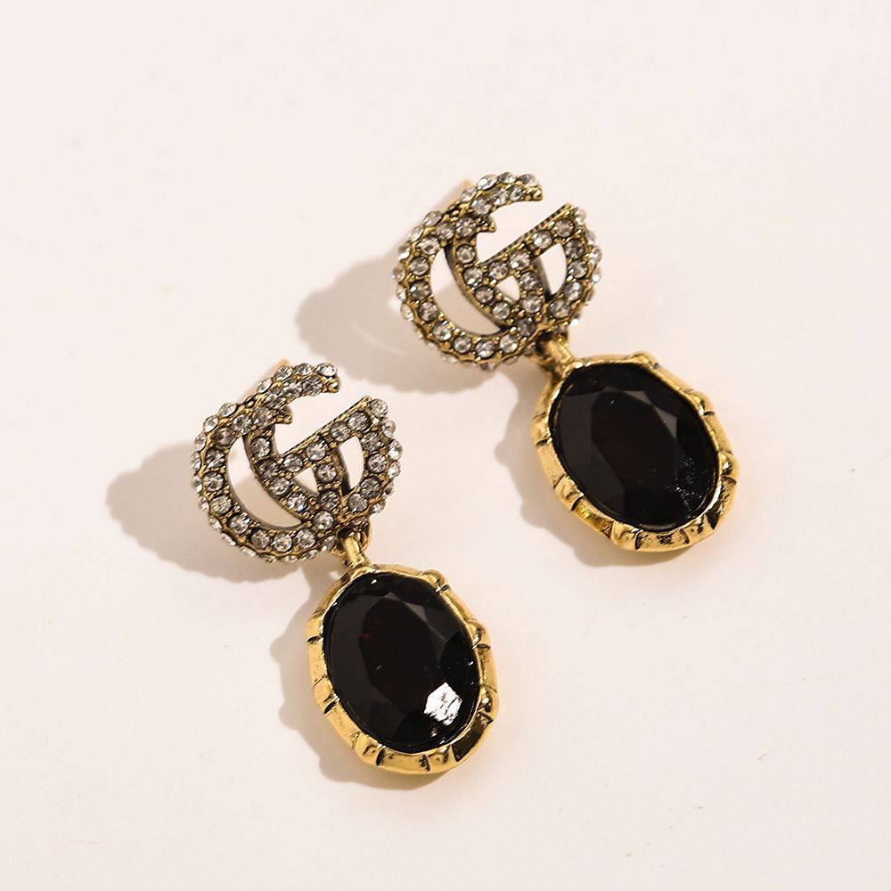 New arrival branded earrings 
30 dhs🪙💚/ pair without box 
40 dhs🪙💚/ pair with branded box

Zain243
♥️♥️♥️