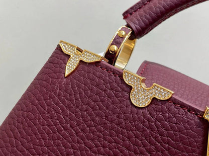 LV
 HIGH QUALITY 
WITH BOX 🎁
140 dhs✅

Zain295
♥️♥️♥️