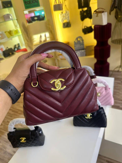 Chanel

100 dhs
With box

Zain72
♥️♥️♥️

Zc