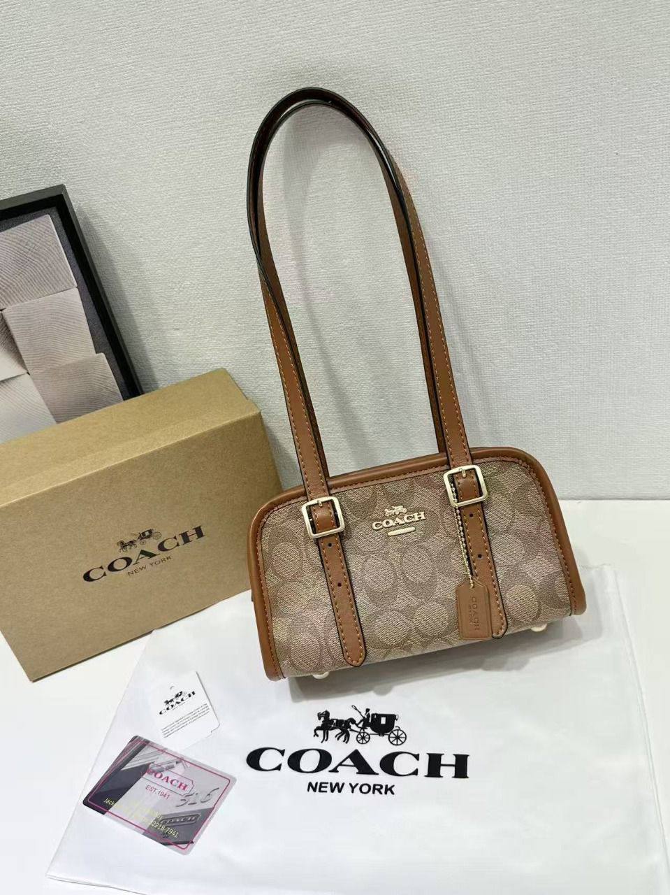 Coach
Best quality 

with box’s 
🎁🎁🎁

85 dhs✅

Zain290
♥️♥️♥️
