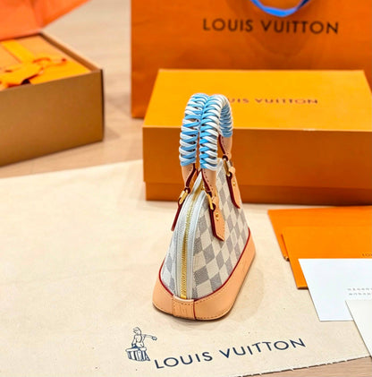 LV
 ALMA NEW DESIGN 
MINI SIZE 
MASTER QUALITY
240 dhs✅

Zain295
♥️♥️♥️