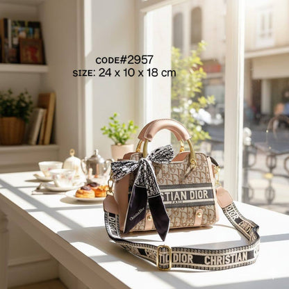 CHRISTIAN DIOR
ᴛᴏᴘ ʜᴀɴᴅ ʙᴀɢ
ᴄᴀɴᴠᴀs & ʟᴇᴀᴛʜᴇʀ ᴍᴀᴛᴇʀɪᴀʟ
ᴢɪᴘᴘᴇʀ ᴛʏᴘᴇ ɢᴏʟᴅ ʜᴀʀᴅᴡᴀʀᴇ
ᴡɪᴛʜ ʟᴏɴɢ sᴛʀᴀᴘ
sɪᴢᴇ : 24 cm
ᴡɪᴛʜ BOX
🎁🎁🎁
75 dhs🪙🌨️

Zain31
♥️♥️♥️