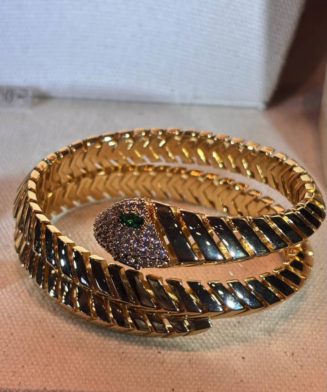 APM
Bangle and Ring 💍 
Master🍁
210 dhs✅
With normal box 🎁

Zain263
♥️♥️♥️