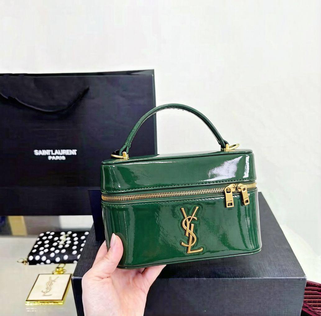 YSL 

GOOD QUALITY 

WITH BOX 
🎁🎁🎁

90 dhs✅

Zain39
♥️♥️♥️