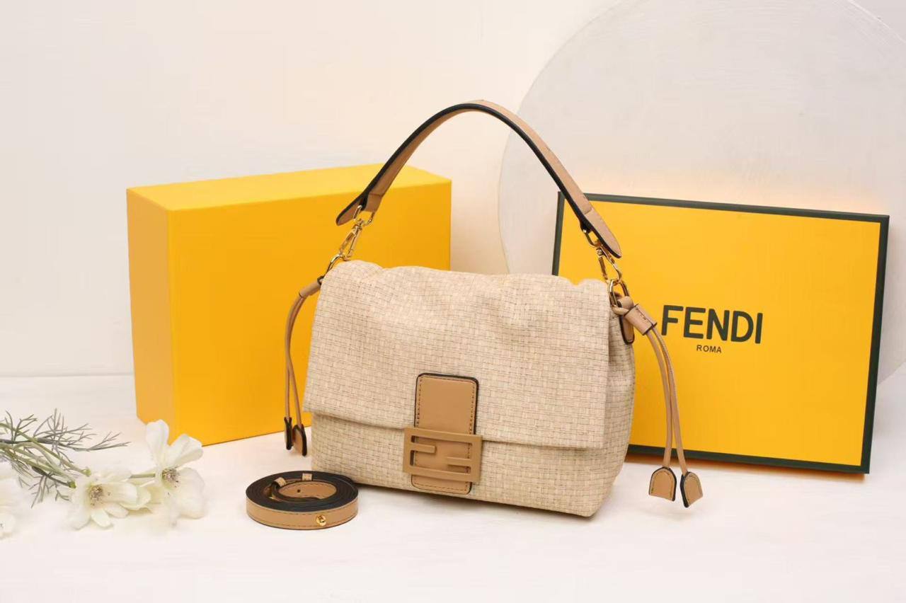 ❤️ Fendi Mamma Baguette
1️⃣ First quality +🎁
Size : 24 * 17 * 9 cm
80 dhs❣️

with box 🎁

Zain115
♥️♥️♥️