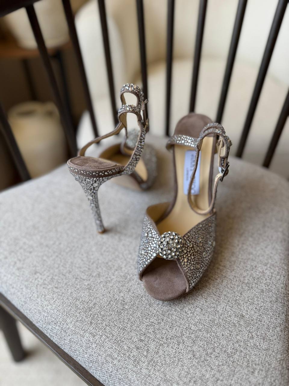 Jimmy Choo
𝑨𝑨𝑨 𝑸𝑼𝑨𝑳𝑰𝑻𝒀👌👌
𝑺𝑰𝒁𝑬 {35 𝒕𝒐 42}
550 dhs✅

Zain81
♥️♥️♥️