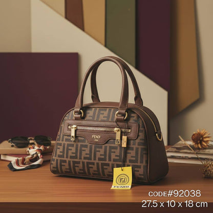 FENDI  ᴢᴜᴄᴄᴀ ᴛᴏᴘ ʜᴀɴᴅ
ғғ ᴊᴀᴄǫᴜᴀʀᴅ ᴄᴀɴᴠᴀs  ᴀɴᴅ 
ᴍᴀᴛᴛᴇ ʟᴇᴀᴛʜᴇʀ ᴍᴀᴛᴇʀɪᴀʟ
ɢᴏʟᴅ ʜᴀʀᴅᴡᴀʀᴇ
ᴡɪᴛʜ ʟᴏɴɢ ʙᴇʟᴛ sᴛʀᴀᴘ
sɪᴢᴇ : 28 cm

70 dhs🇦🇪

Zain31
♥️♥️♥️