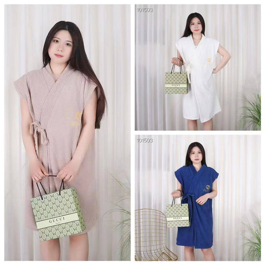 Women's wearable bath towel good quality 
120 dhs✅
Size: free Size

Zain231
♥️♥️♥️