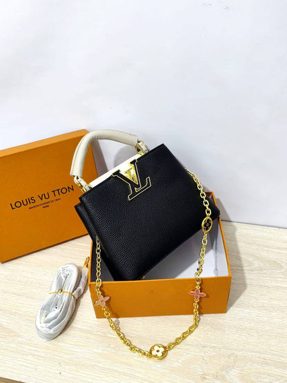 LV
100 dhs✅
with box
🎁🎁🎁

size 21cm

Zain26
♥️♥️♥️
