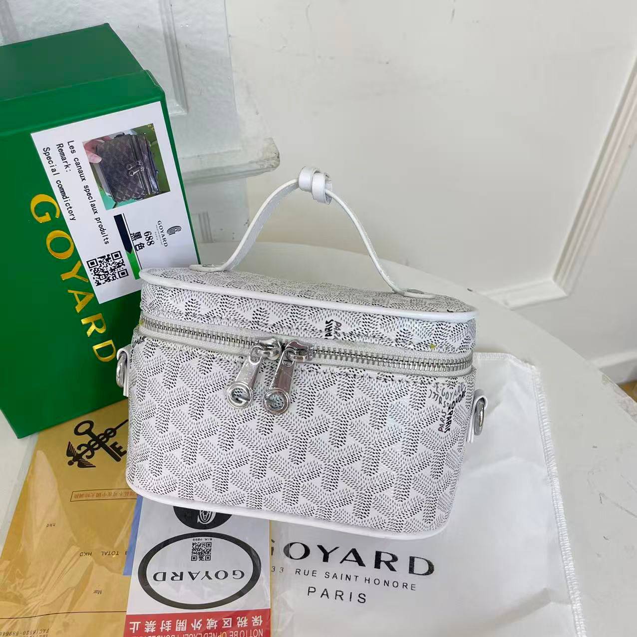 GROYRD

90 dhs🪙🌨️

Size    18×11.5x9cm
withbox  
🎁🎁🎁

Zain04
♥️♥️♥️