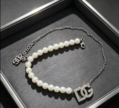 DOLCE&GABBANA 
Necklace 💥
Earring 🦋
Bracelet 🐦‍🔥
Master quality 💯
With normal boxes 🗃️ 
145 dhs🇦🇪🇦🇪

Zain216
♥️♥️♥️