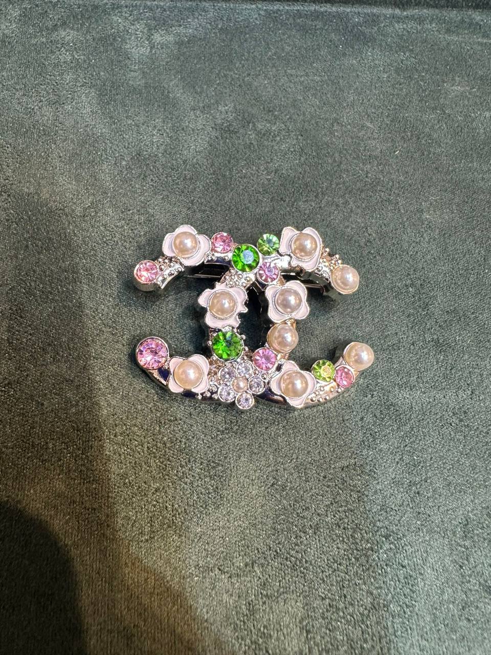 New arrival branded Brooches 

30 dhs🪙🌨️
40 dhs🪙🌨️

pc with branded box and paper bag🎁🎁🎁

Zain243
♥️♥️♥️