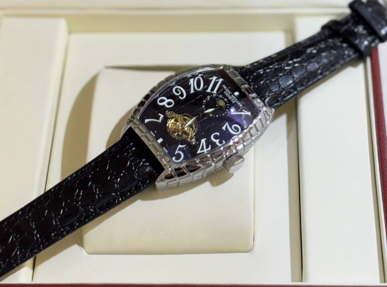 FRANCK MULLER 
male money
_MASTER QUALITY_

280 dhs✅
___WITH BOX_____❒🎁

Zain108
♥️♥️♥️