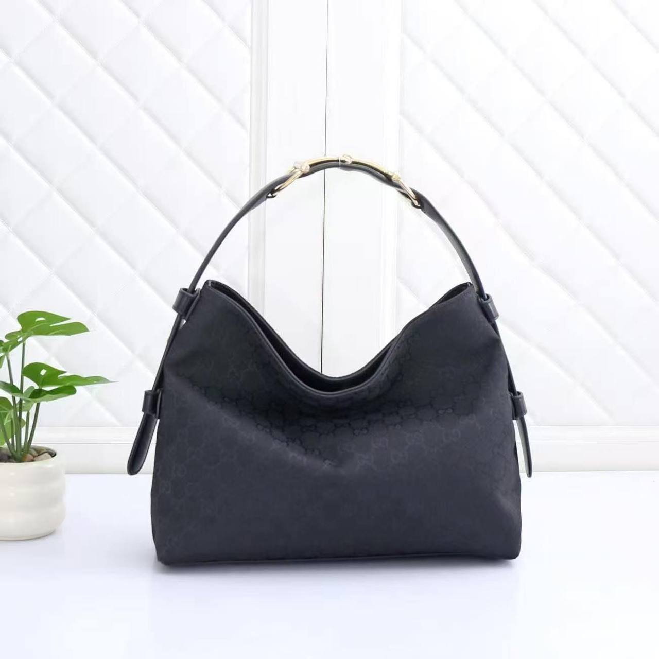 Gucci
SIZE  ………35CM 
120 dhs✅

Zain244
♥️♥️♥️