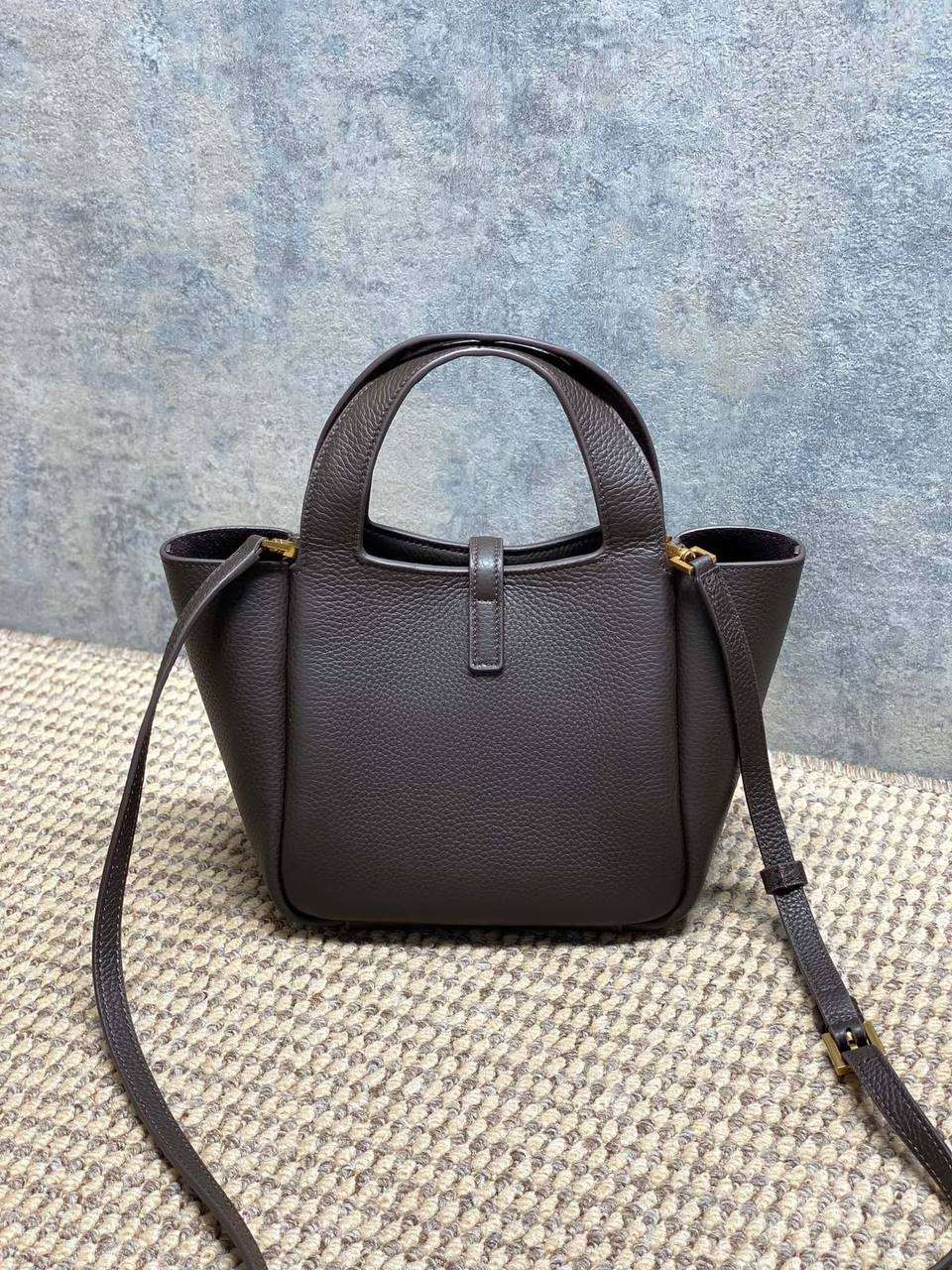 YSL Le 5 Á 
Baby Bea tote bag✅*
*Size 18 cm*
For Price 👇 WhatsApp✅
0568585901 
0507557372
0552275751 Owner Zain 👌

Zain274
♥️♥️♥️