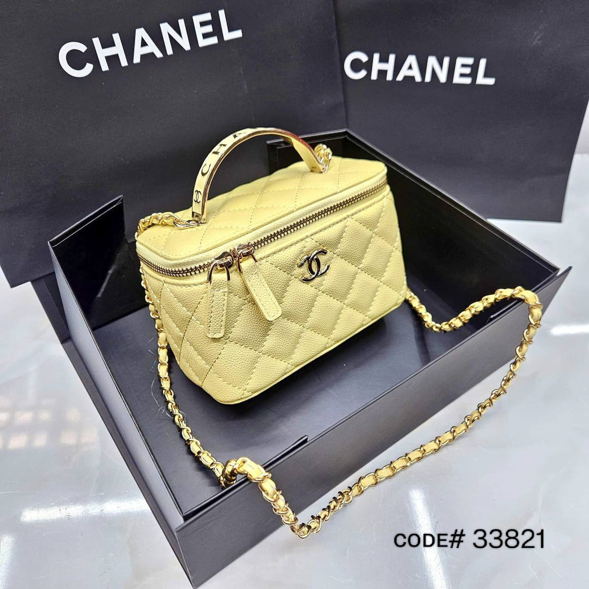 Chanel ᴠᴀɴɪᴛʏ ʙᴀɢ
ᴡɪᴛʜ ᴍɪʀʀᴏʀ ɪɴsɪᴅᴇ
ғᴜʟʟ ᴍᴀᴛᴛᴇ ᴄᴏʟᴏʀ 
LAMBSKIN LEATHER
sɪᴢᴇ: 17.5 cm
ᴡɪᴛʜ BOX
🎁🎁🎁

90 dhs🪙💚

Zain31
♥️♥️♥️