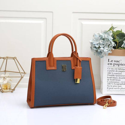 Burberry
100 dhs✅

Zain07
♥️♥️♥️
