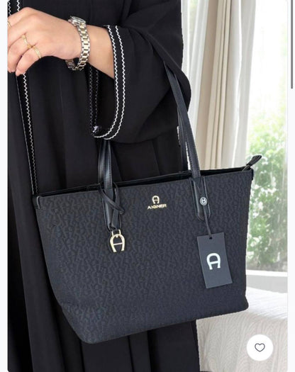 Aigner
95 dhs💓
high quality 42cm

Zain26
♥️♥️♥️