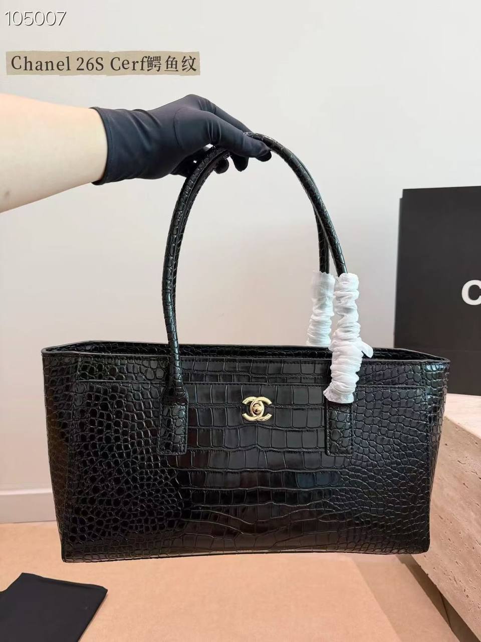 Chanel
Copy one 
with box 
280 dhs🇦🇪🇦🇪

Zain137
♥️♥️♥️