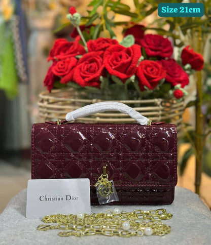 Dior
Good quality 
with box 
110 dhs✅

Zain186
♥️♥️♥️