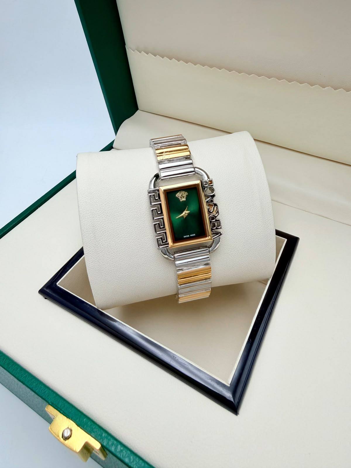 Cartier 
Bvlgari
Swarovski
Versace
 Gucci

55 dhs

Zain45
♥️♥️♥️