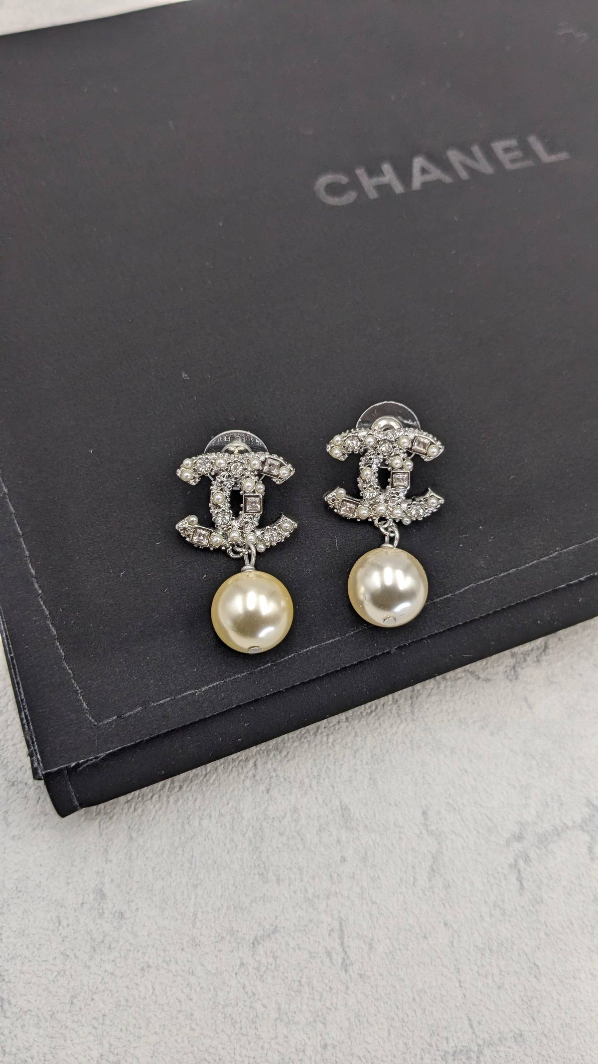 Chanel

Master Quality
Earrings

80 dhs🇦🇪🇦🇪 
With Normal Box🎁


100 dhs🇦🇪🇦🇪🇦🇪
with Master Box 🎁

Zain210
♥️♥️♥️