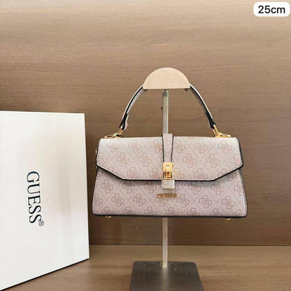 💎  Guess handbag
1️⃣ First quality +🎁  
Size : 25 * 13 cm
100 dhs🇦🇪🇦🇪
with box 🎁

Zain115
♥️♥️♥️