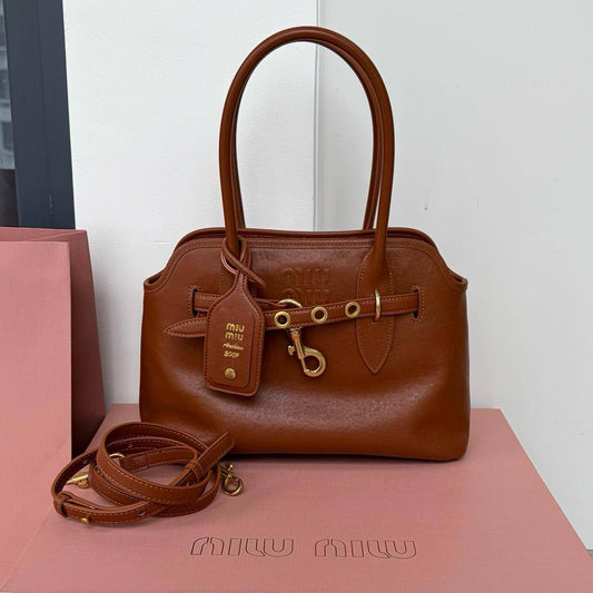 Miu Miu
Master
26cm 🥰🥰 
320 dhs💓

Zain228
♥️♥️♥️