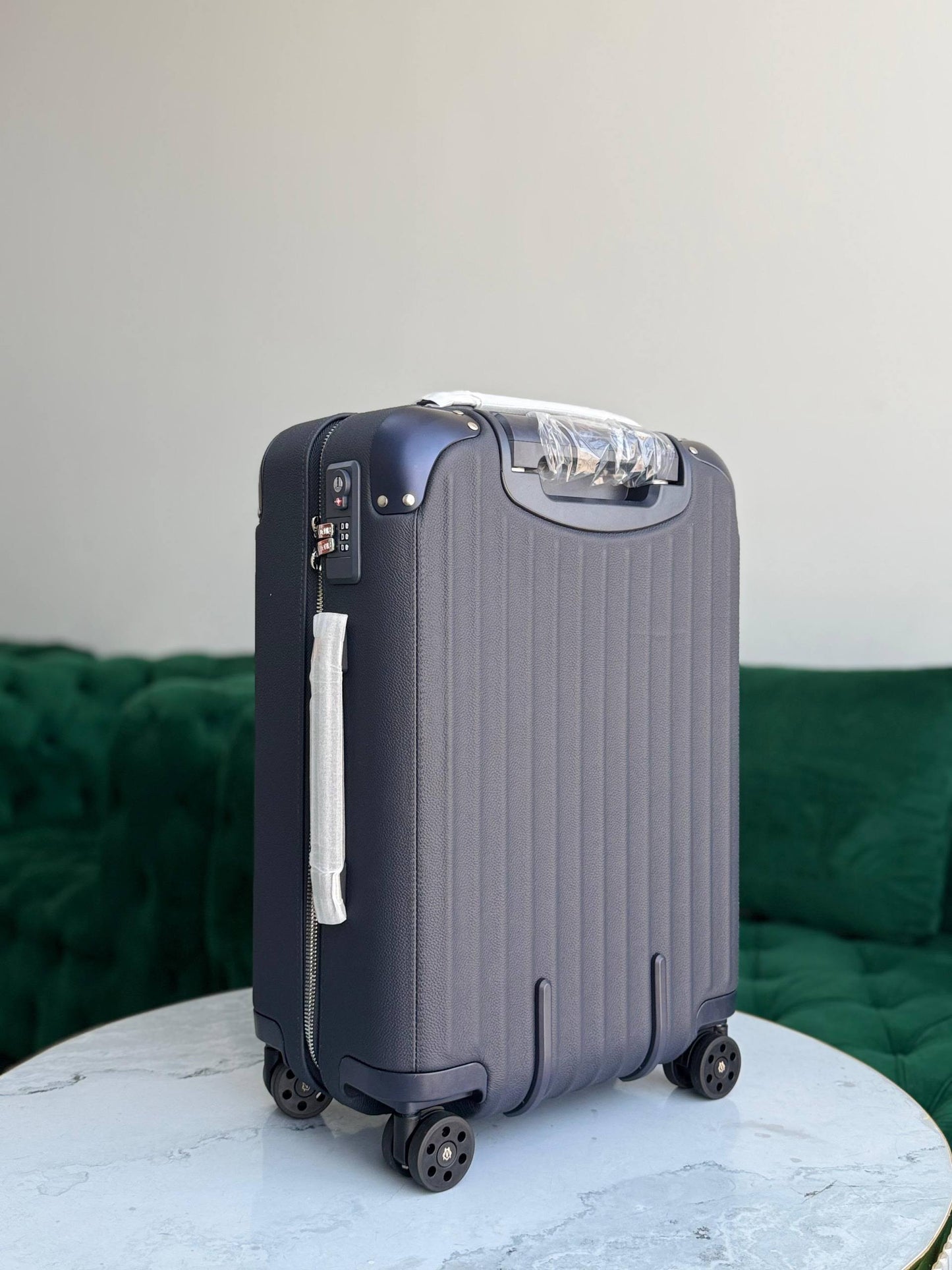 Rimowa full leather 💥💎
Size: cabin 💥
Available super master quality 💎✨
For Price 👇 WhatsApp✅
0568585901 
0507557372
0552275751 Owner Zain 👌

Zain283
♥️♥️♥️