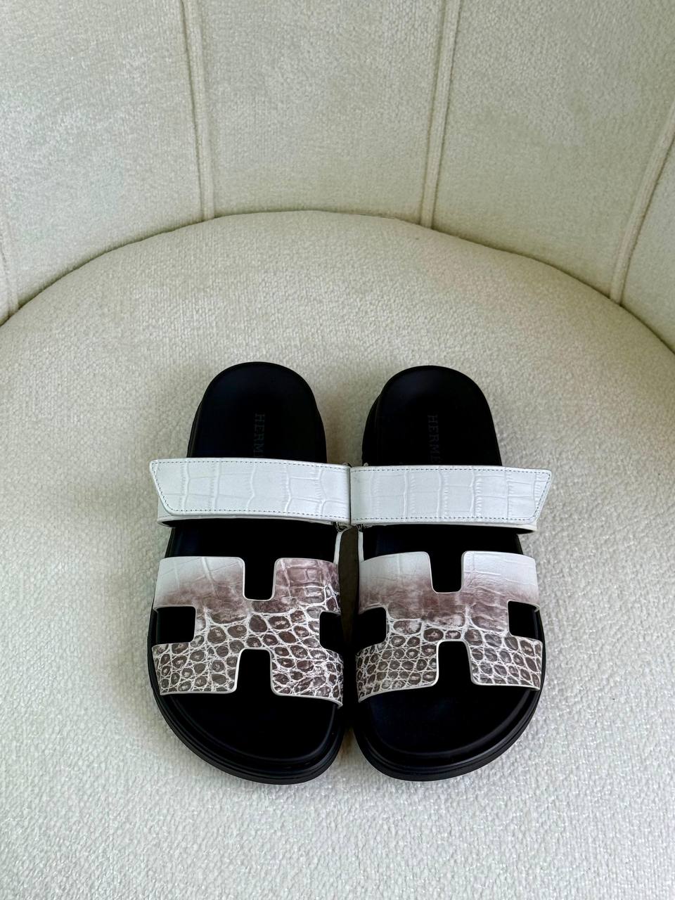 Hermes
Super *AAA* *+* Quality 💯 
With original packing🎁🎁
SIZE:36and42
Available now
450 dhs💓

Zain309
♥️♥️♥️