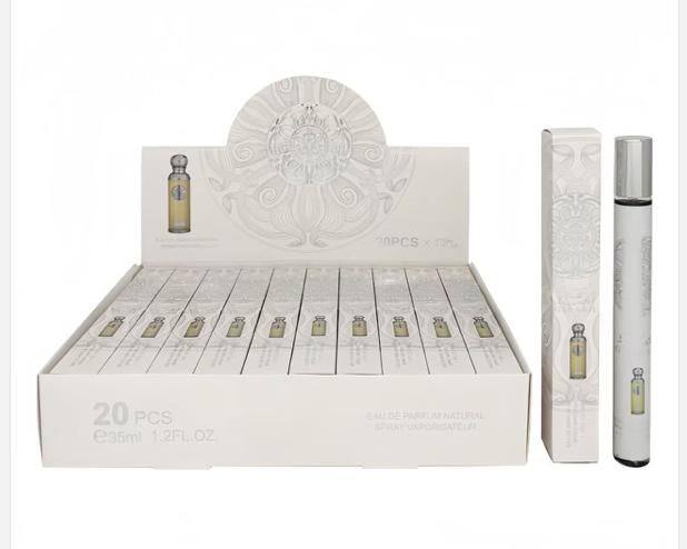 Perfume box

20 pc inside

80 dhs 

full box🎁🎁🎁

Zain254
♥️♥️♥️