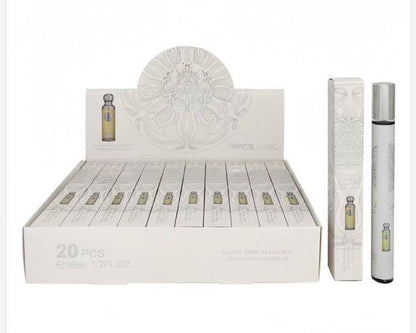 Perfume box

20 pc inside

80 dhs 

full box🎁🎁🎁

Zain254
♥️♥️♥️