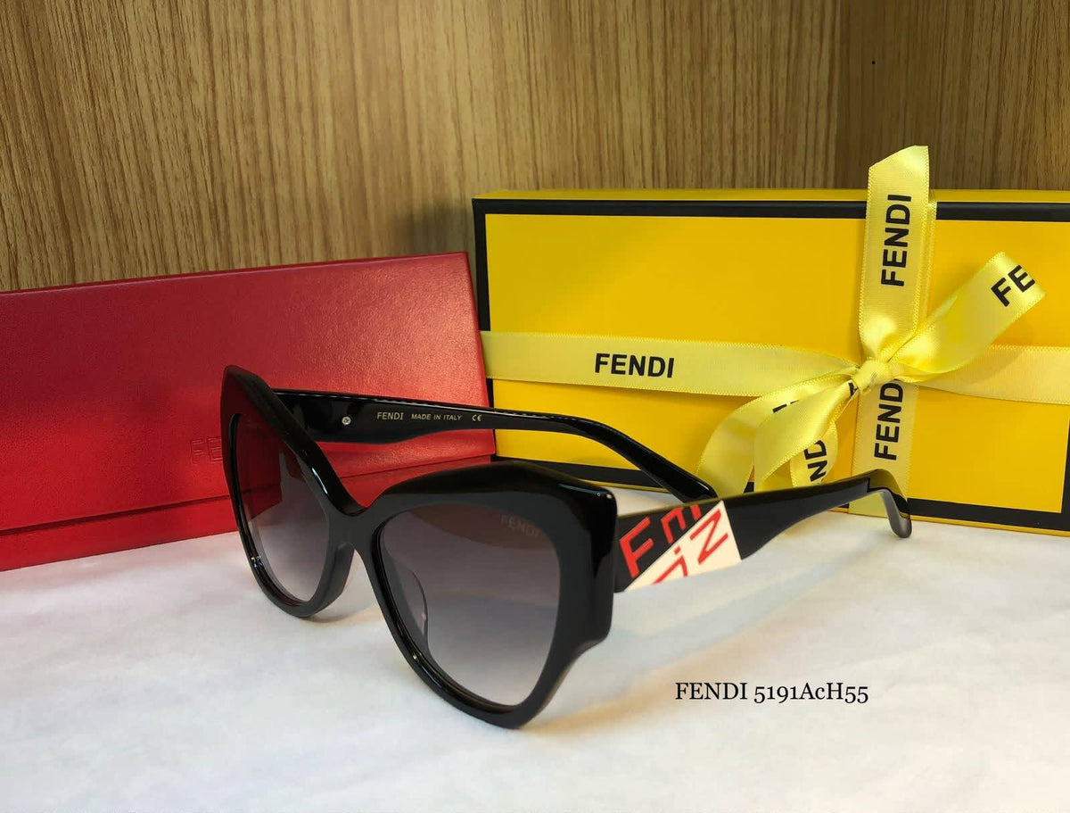 Ladies

 master quality
 sunglasses

200 dhs🇦🇪🇦🇪

Zain126
♥️♥️♥️