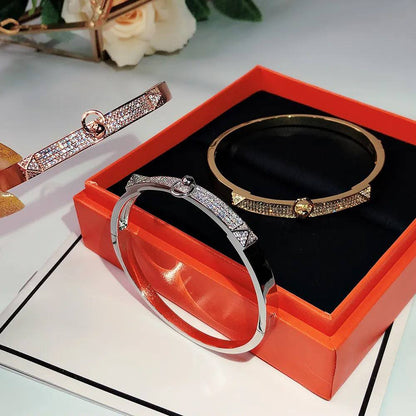 Hermes Bangle 💎
Master Quality 

*70* AED normal box 📦 
*95* AED master box 🗃️

Zain48
♥️♥️♥️