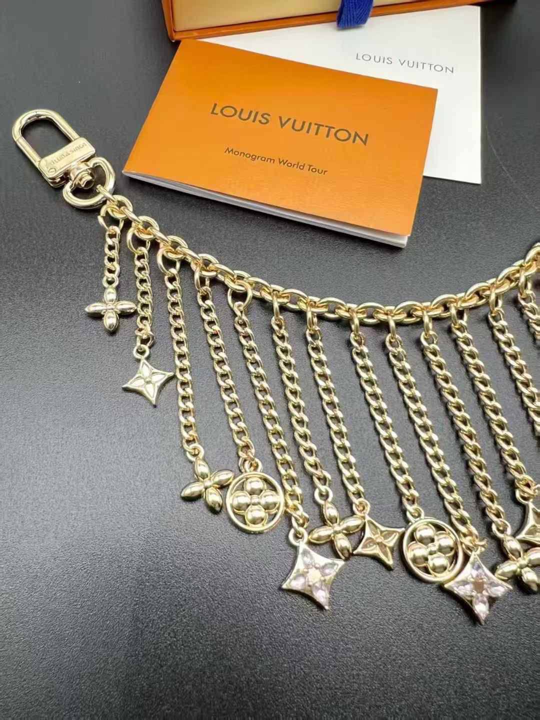 *KEY🗝️ CHAINS* 🔆
*BAG CHARMS*
*80*  *AED*💰
      *Each*
      *with*
*Good Box* 📦

*MASTER QUALITY*

Zain89
♥️♥️♥️
