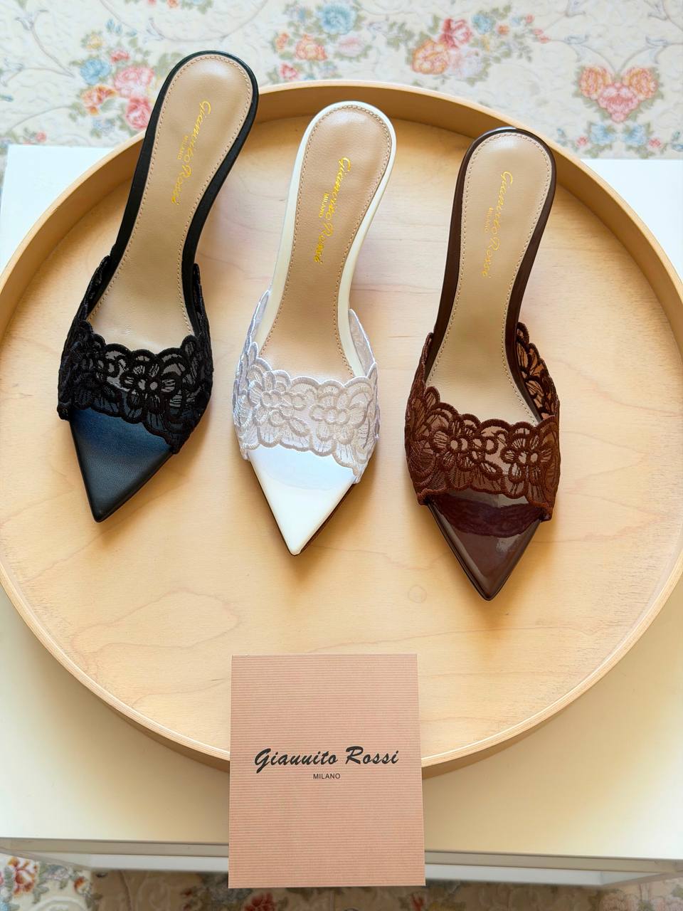 Gianvito Rossi
Master quality 
Size: 36 to 41
450 dhs🇦🇪🇦🇪

Zain318
♥️♥️♥️