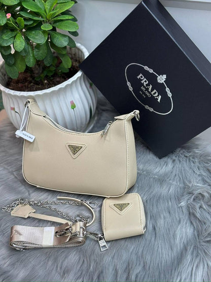 PRADA
SIZE……….24cm🌷
95 dhs💛
with box✅

Zain51
♥️♥️♥️
