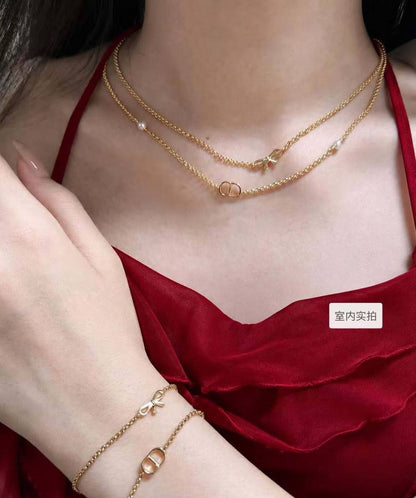 Dior ❤️‍🔥
Necklace 🐦‍🔥
Bracelet ❤️‍🔥
Master quality 💯
With normal boxes 📦 
85 dhs🇦🇪🇦🇪

With master box 🗃️ 
105 dhs🇦🇪🇦🇪

Zain216
♥️♥️♥️