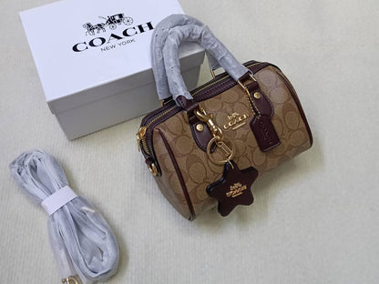 Coach
95 dhs🇦🇪🇦🇪
with box
size 18cm

Zain26
♥️♥️♥️
