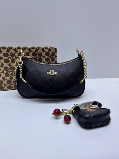 Coach
110 dhs✅
with box
🎁🎁🎁
size 25×7×15cm
with small bag and cherry

Zain42
♥️♥️♥️