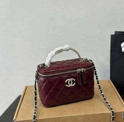 Chanel
110 dhs❣️
Good quality 

with box
🎁🎁🎁

Zain35
♥️♥️♥️